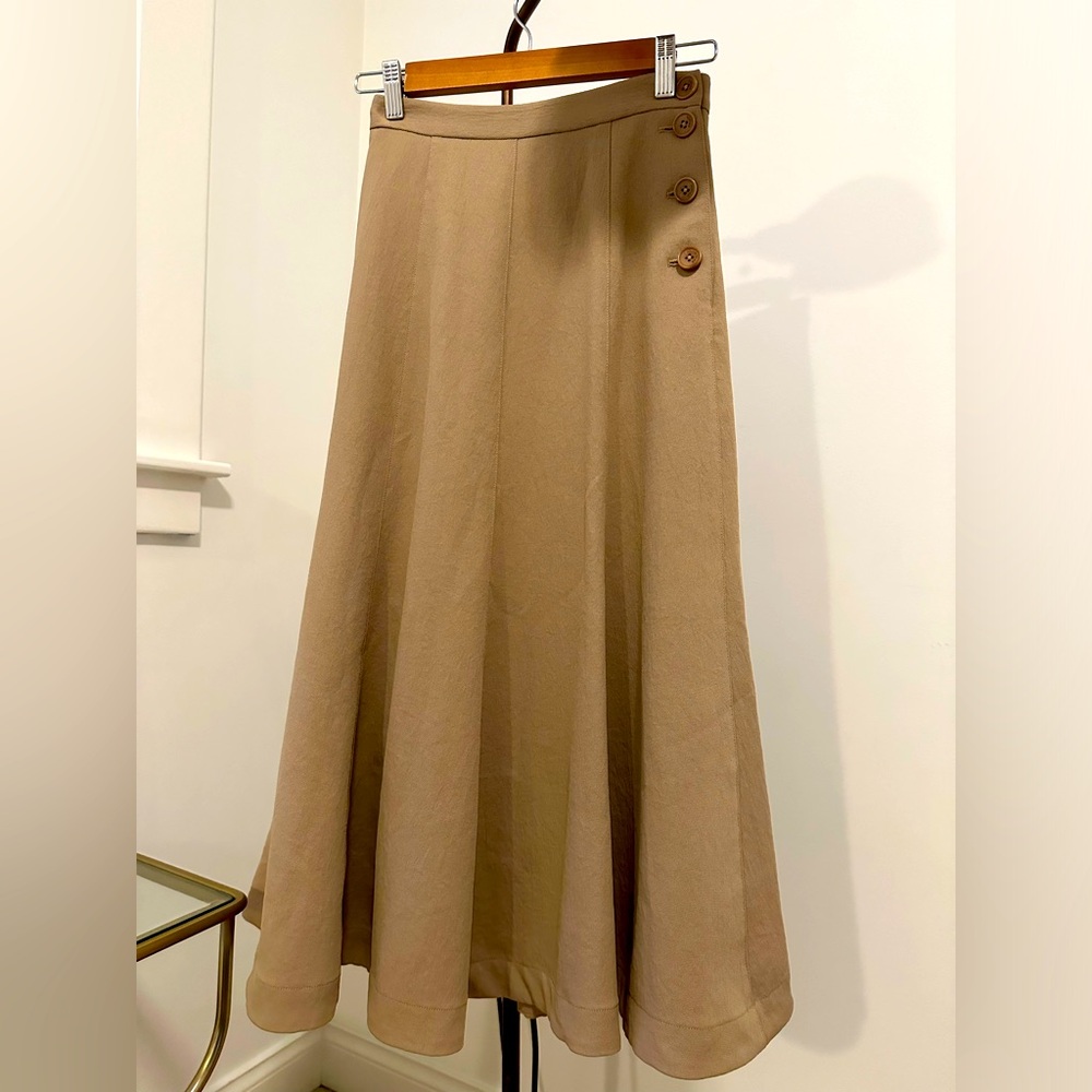 Wilfred midi skirt, crepe-like fabric in a beige color. In excellent condition!